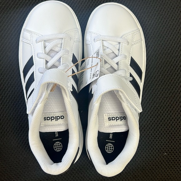 BOYS SNEAKERS! - Picture 1 of 4